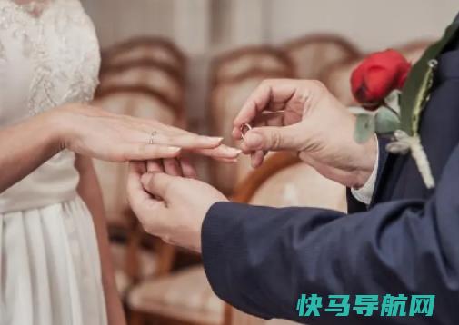 订婚场地谁决定？之前订过婚要和现任说吗