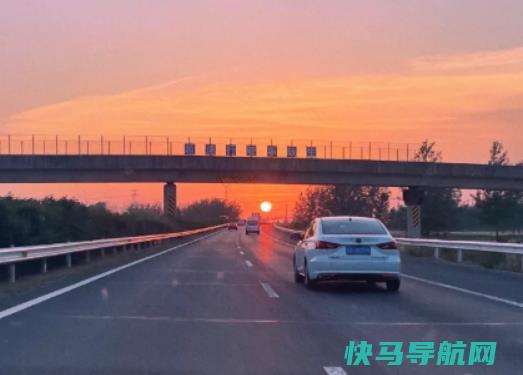 新车贴隐形车衣弊端是什么？怎么保养车漆最好